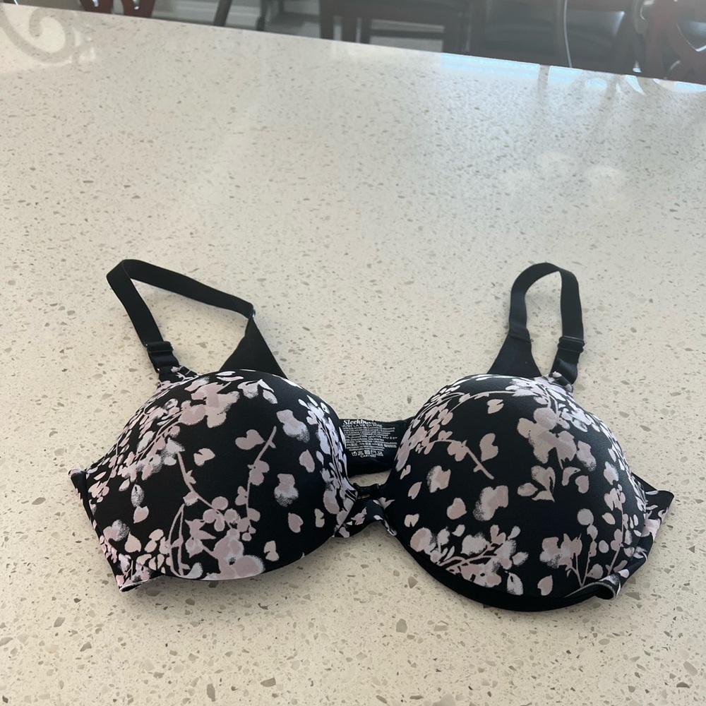 Sleek push up minimal padding bra. Never worn
